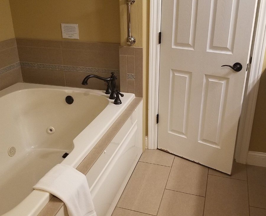 Cornerstone Inn — Bathroom