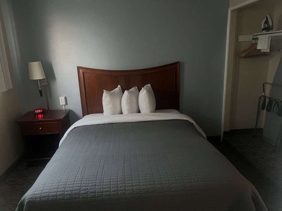 Cornett Motel Los Angeles California — Guest room