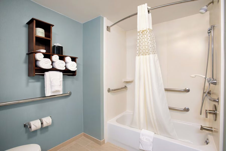 Corolla Village Inn — Bathroom