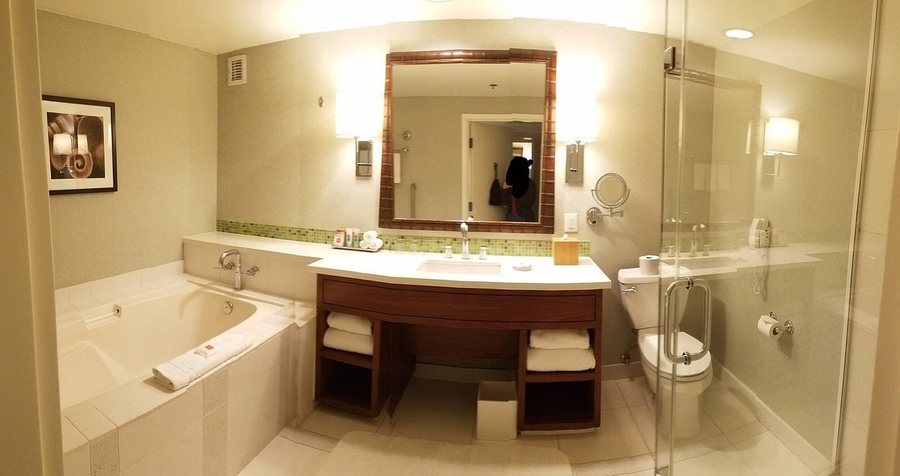 Coronado Beach Resort — Bathroom