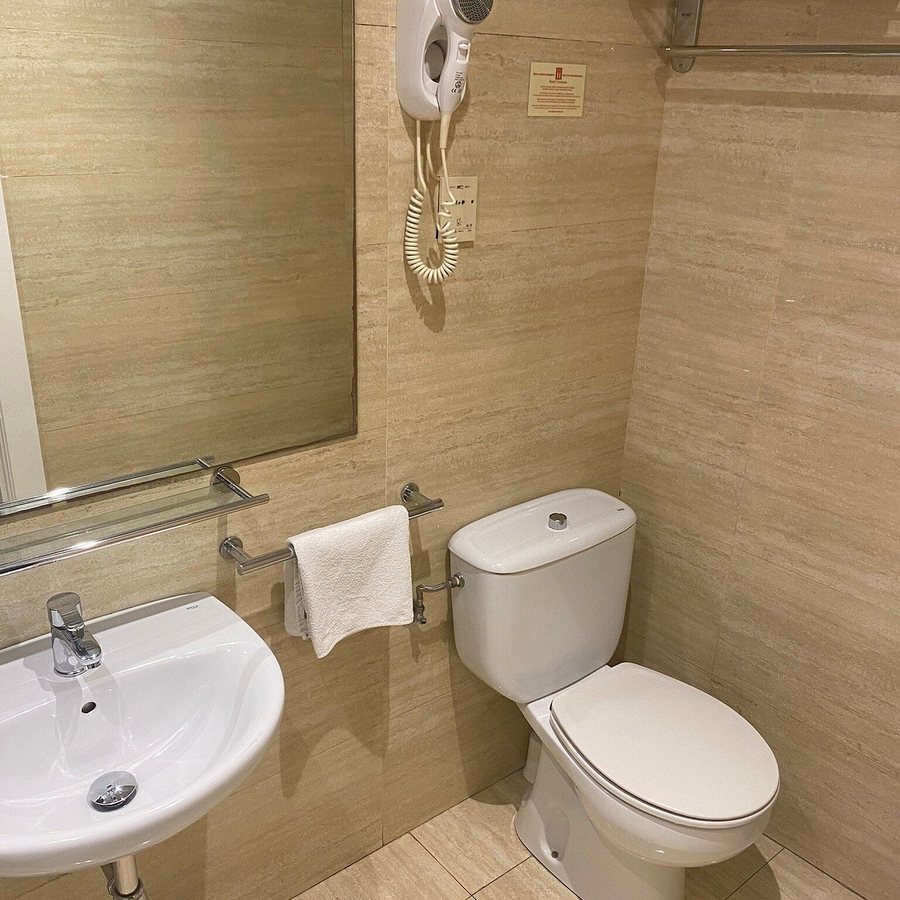 Coronado Hotel Barcelona Catalonia — Bathroom