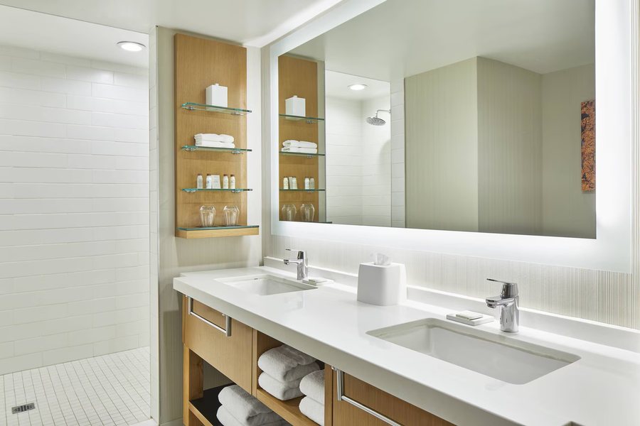 Corporate Suites Network at Presidential Towers Chicago Illinois — Bathroom