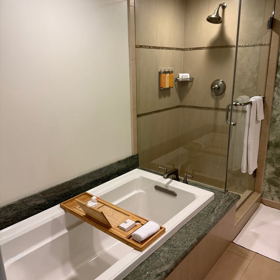 Corque Hotel Solvang A Tribute Portfolio Hotel — Bathroom