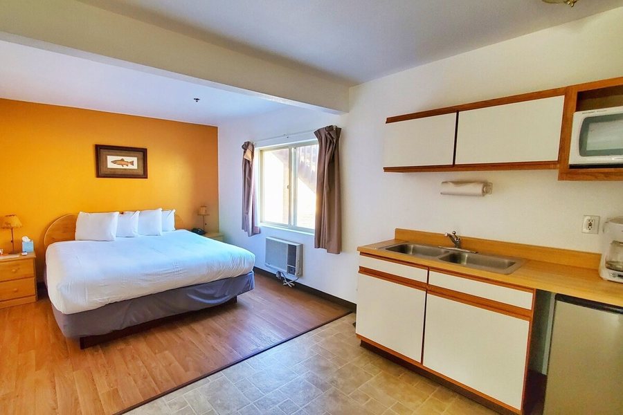 Corral Creek Lodge — Guest room