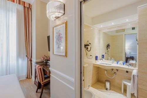 Corte Calzaiuoli — Bathroom