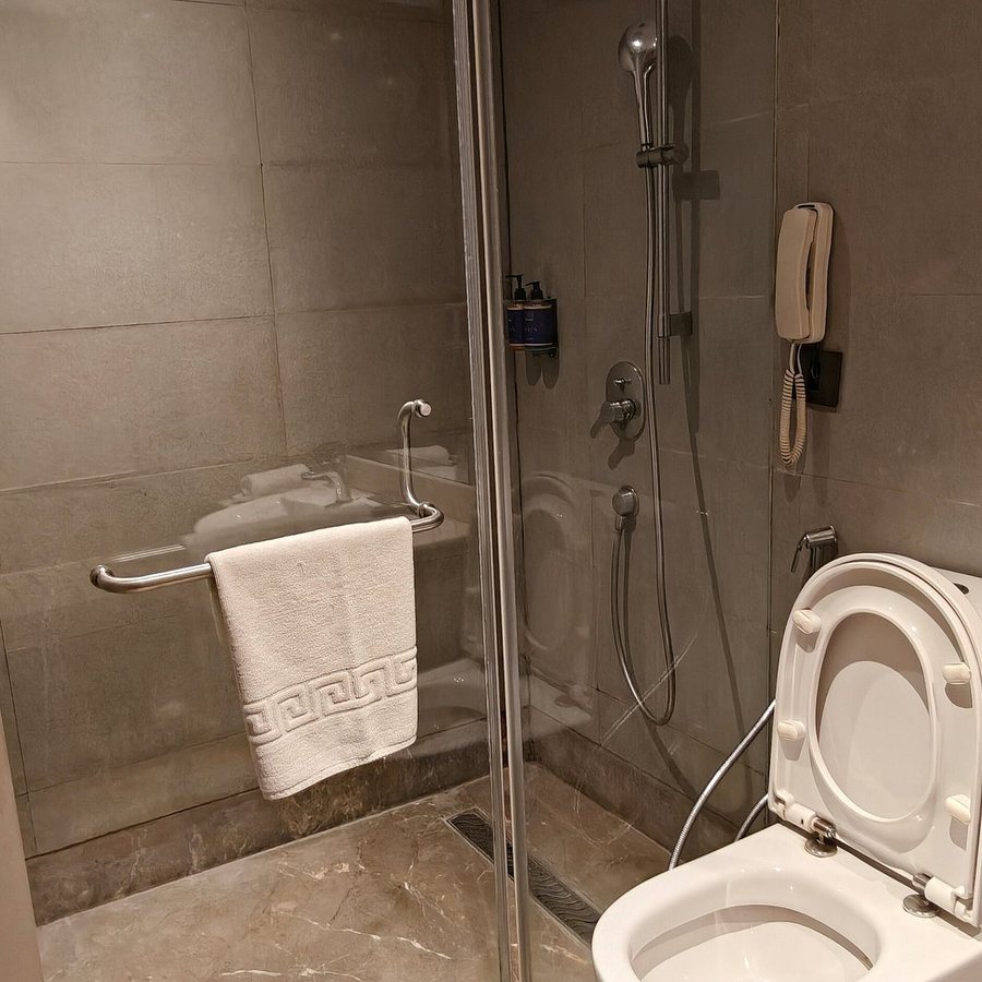 Corus Hotel — Bathroom