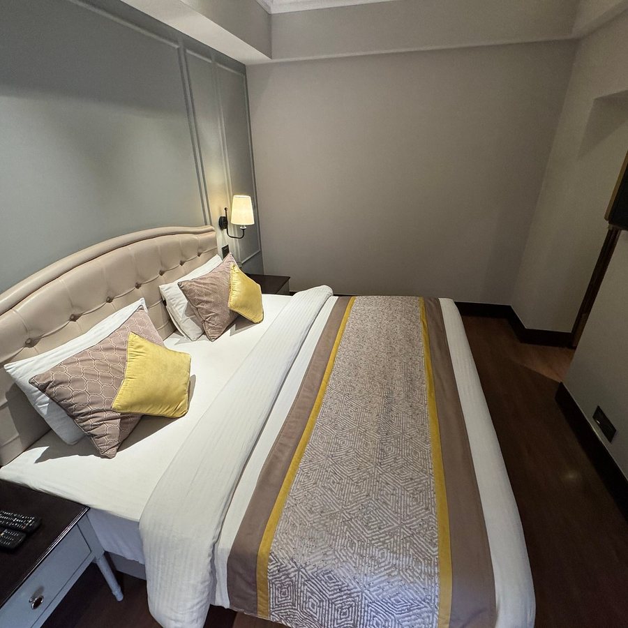 Corus Hotel — Guest room