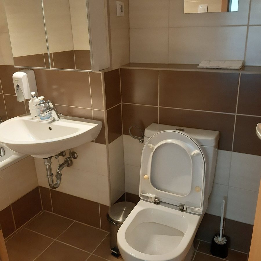 Corvin Plaza Apartments Suites — Bathroom