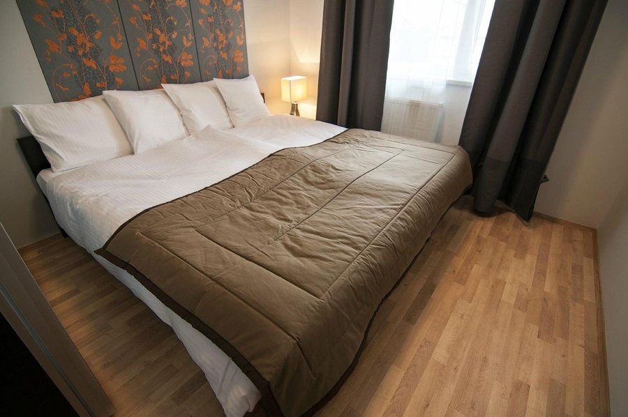 Corvin Plaza Apartments Suites — Guest room