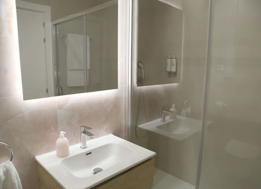 Cosmo Apartments Consell de Cent Barcelona Catalonia — Bathroom