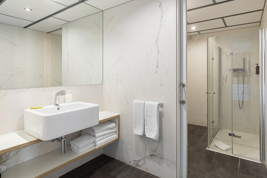 Cosmo Apartments Sants Barcelona Catalonia — Bathroom