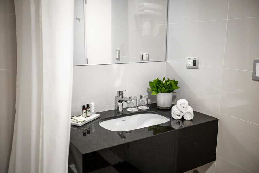 Costa Del Sol Wyndham Lima Airport Lima Lima Region — Bathroom
