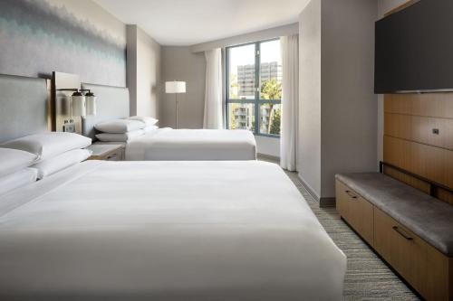Costa Mesa Marriott — Guest room