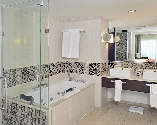 Costa Rey — Bathroom