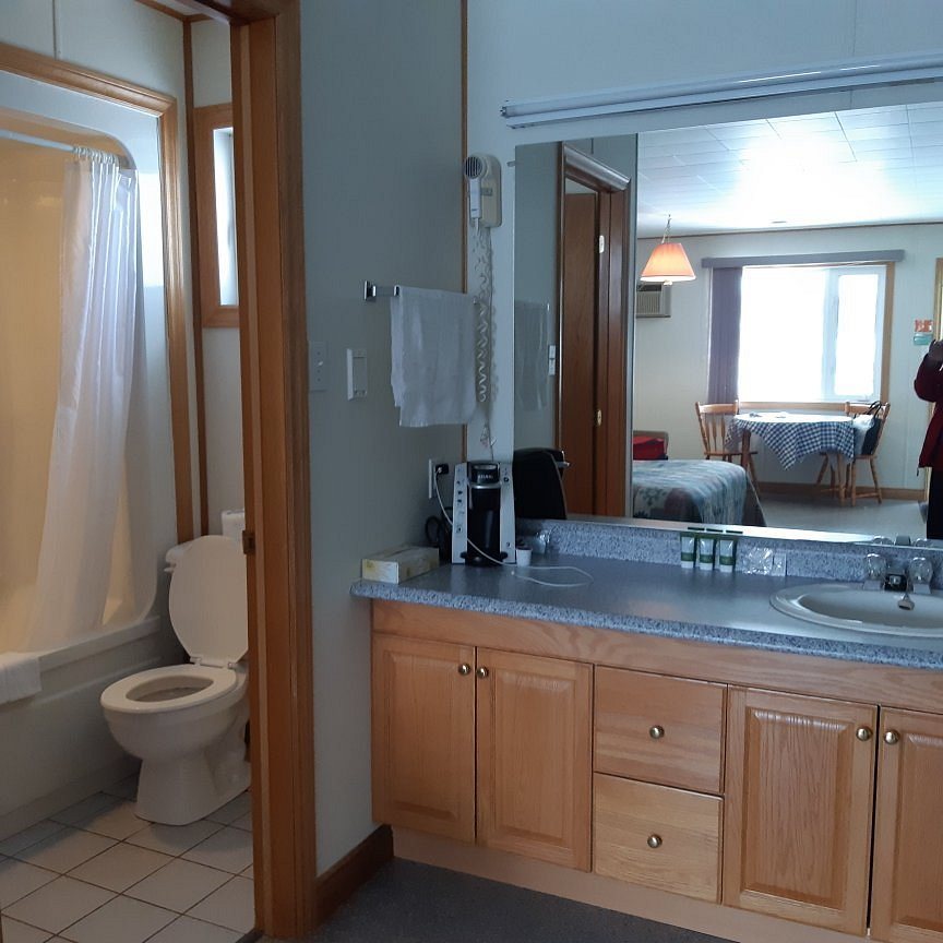 Cottage House Inn — Bathroom