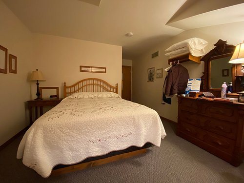 Cottage House Inn — Guest room