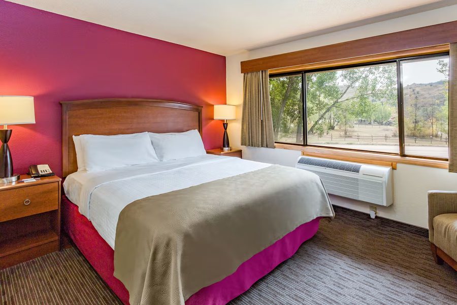 Cottonwood Campground — Guest room