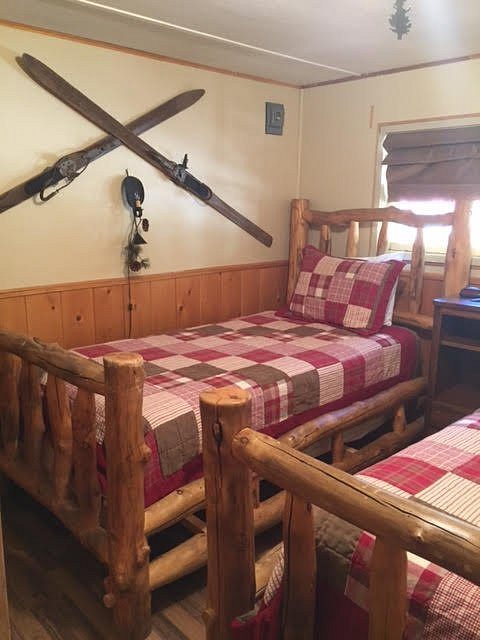 Cottonwood Cove Guest Ranch — Guest room