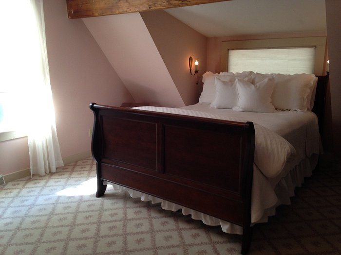 Cottonwood Inn — Guest room