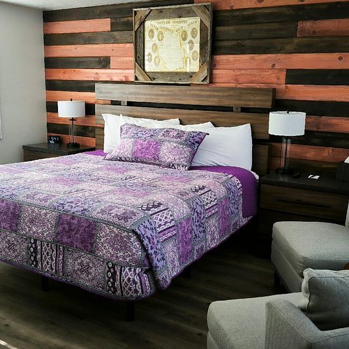 Cottonwood Meadow Lodge — Guest room