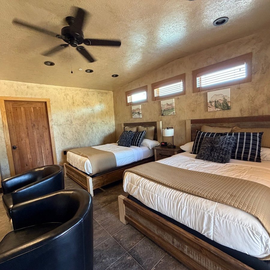 Cougar Ridge Resort — Guest room