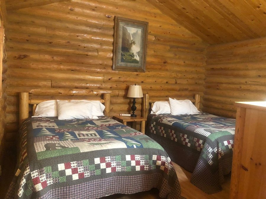 Country Cabins Inn — Guest room