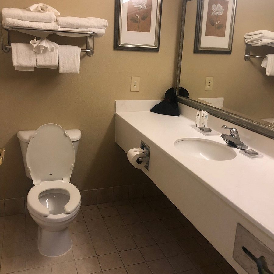 Country Inn — Bathroom