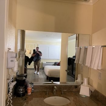 Country Inn Sonora — Bathroom