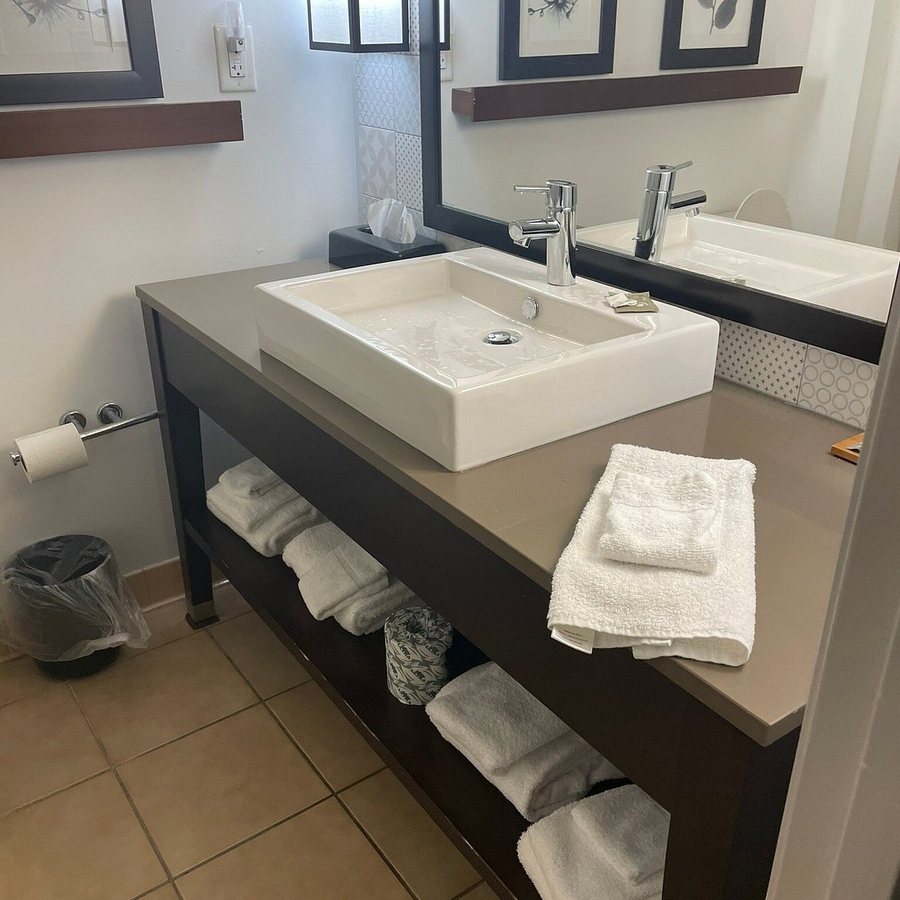 Country Inn Suites by Radisson Ankeny IA — Bathroom