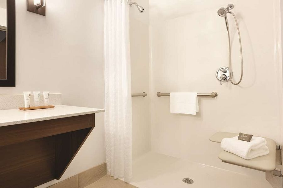 Country Inn Suites by Radisson Asheville West NC — Bathroom