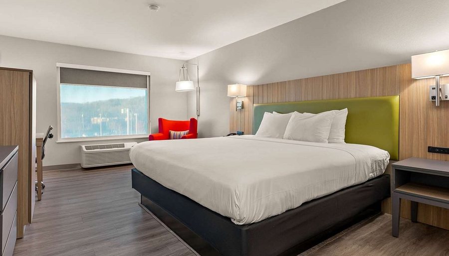 Country Inn Suites by Radisson Asheville West NC — Guest room