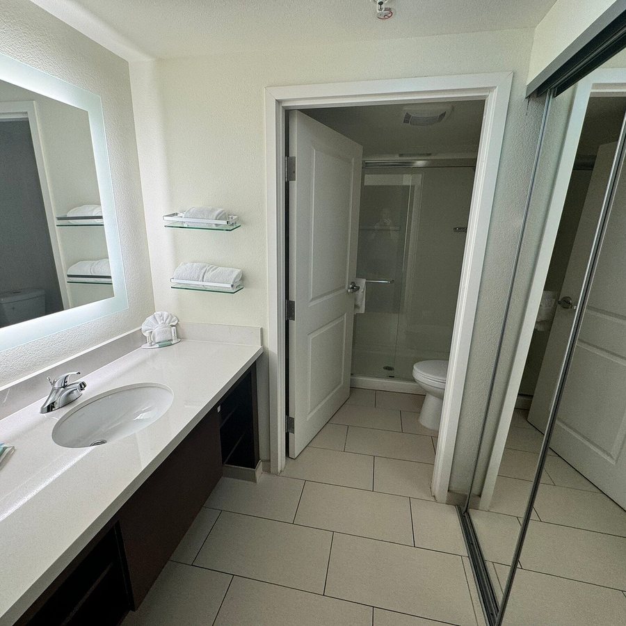Country Inn Suites by Radisson Austin University TX — Bathroom