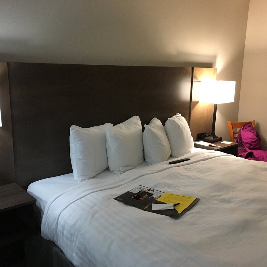 Country Inn Suites by Radisson Baxter MN — Guest room