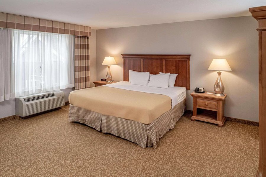 Country Inn Suites by Radisson Beckley WV — Guest room