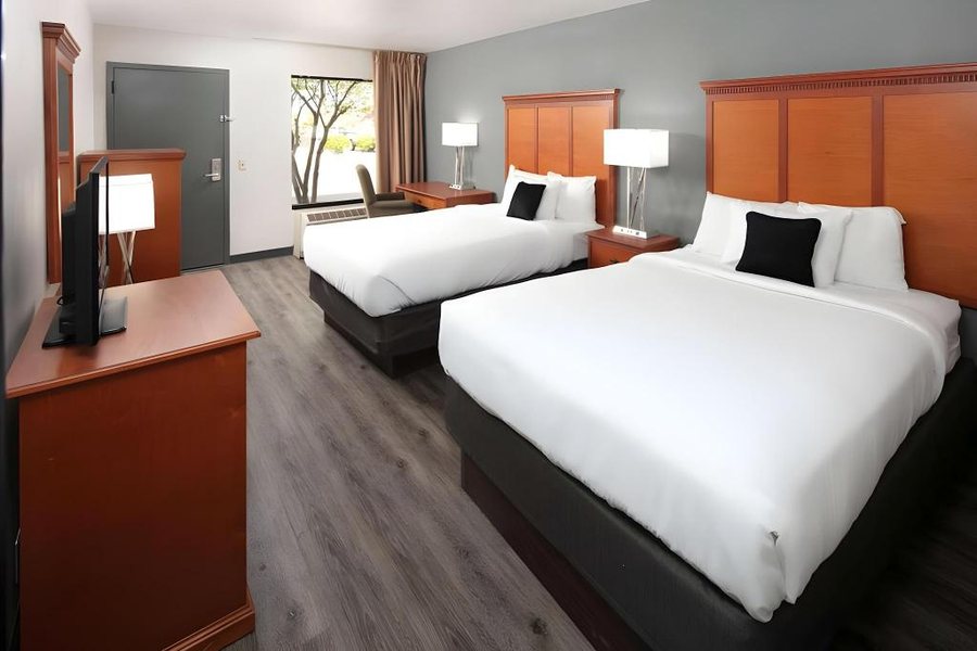 Country Inn Suites by Radisson Bend OR — Guest room