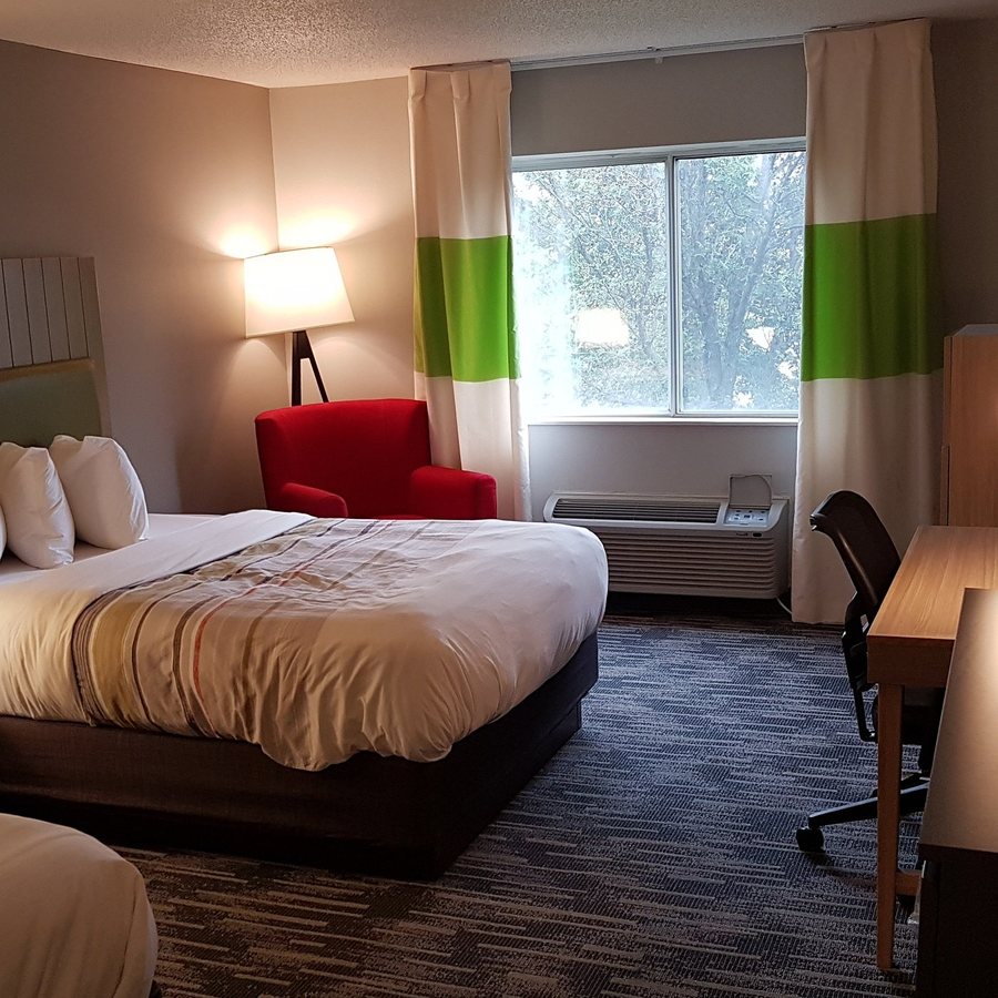 Country Inn Suites by Radisson Brookings SD — Guest room