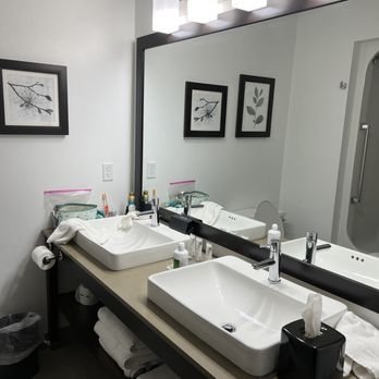 Country Inn Suites by Radisson Carlisle PA — Bathroom