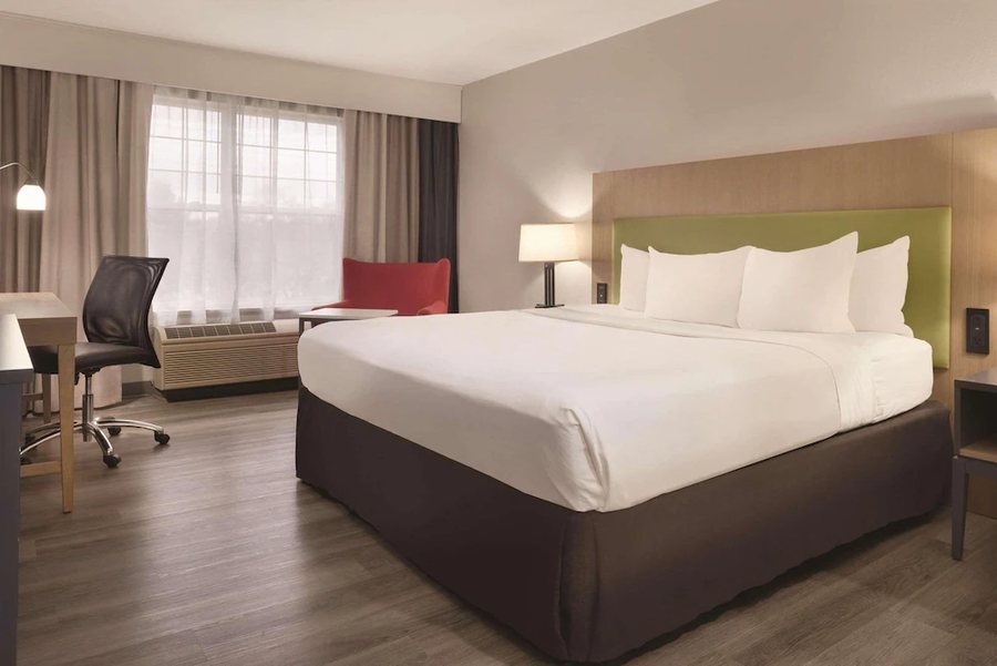 Country Inn Suites by Radisson Cedar Falls IA — Guest room