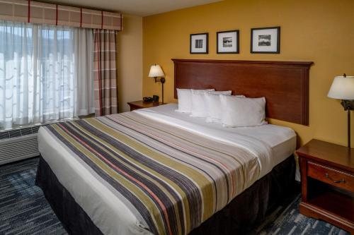 Country Inn Suites by Radisson Charleston South WV — Guest room