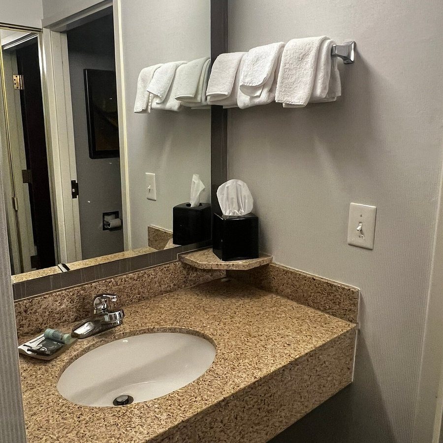 Country Inn Suites by Radisson Columbia SC — Bathroom