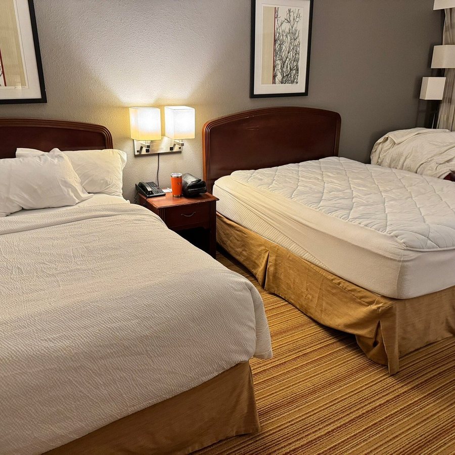 Country Inn Suites By Radisson Convention Center Altoona — Guest room