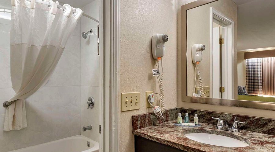 Country Inn Suites by Radisson Conyers GA — Bathroom