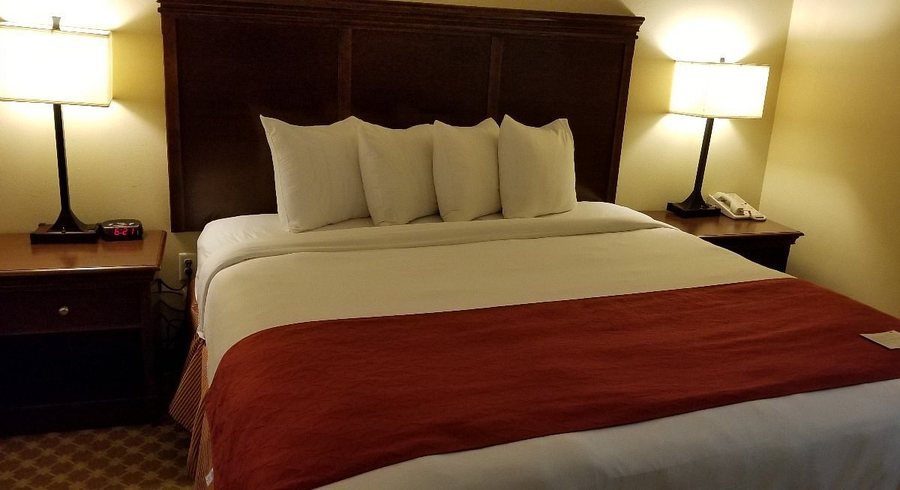 Country Inn Suites by Radisson Covington LA — Guest room