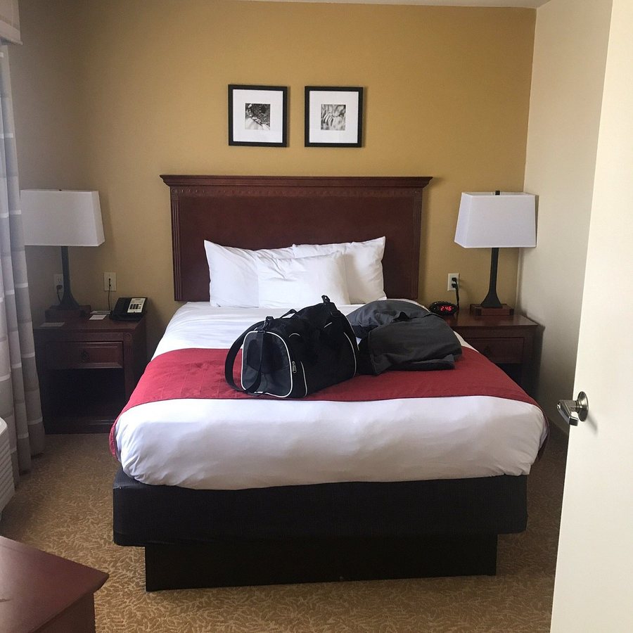 Country Inn Suites by Radisson Dakota Dunes SD — Guest room