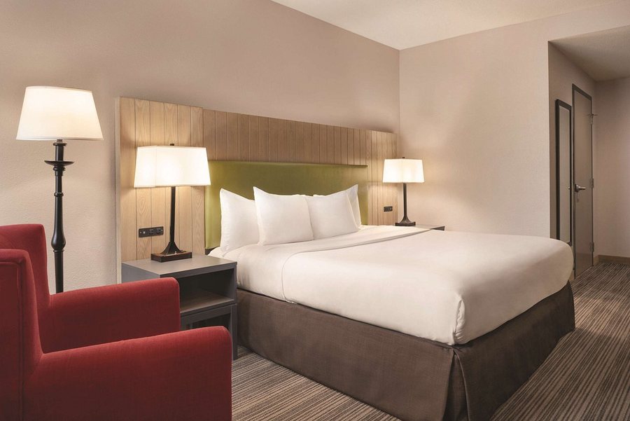 Country Inn Suites by Radisson Eagan MN — Guest room