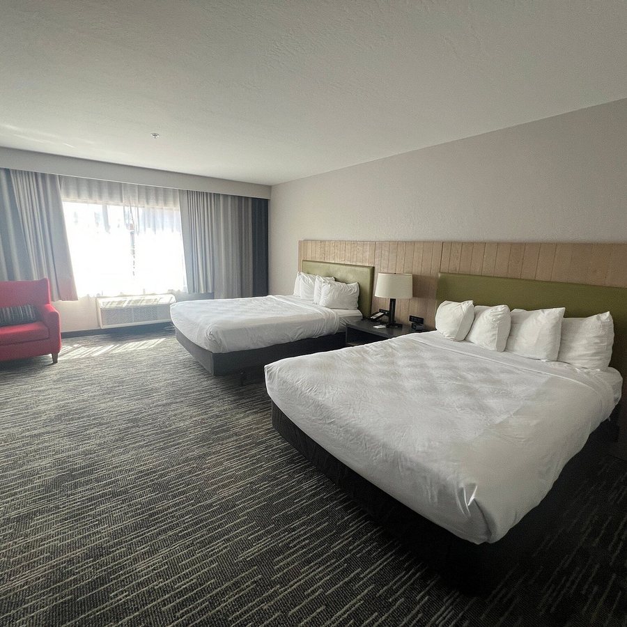 Country Inn Suites by Radisson Flagstaff Downtown AZ — Guest room