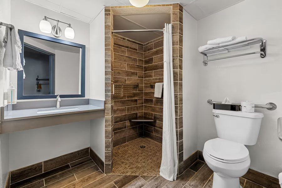 Country Inn Suites by Radisson Fond du Lac WI — Bathroom