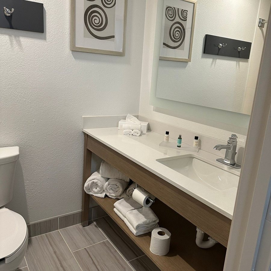 Country Inn Suites by Radisson Fort Worth TX — Bathroom