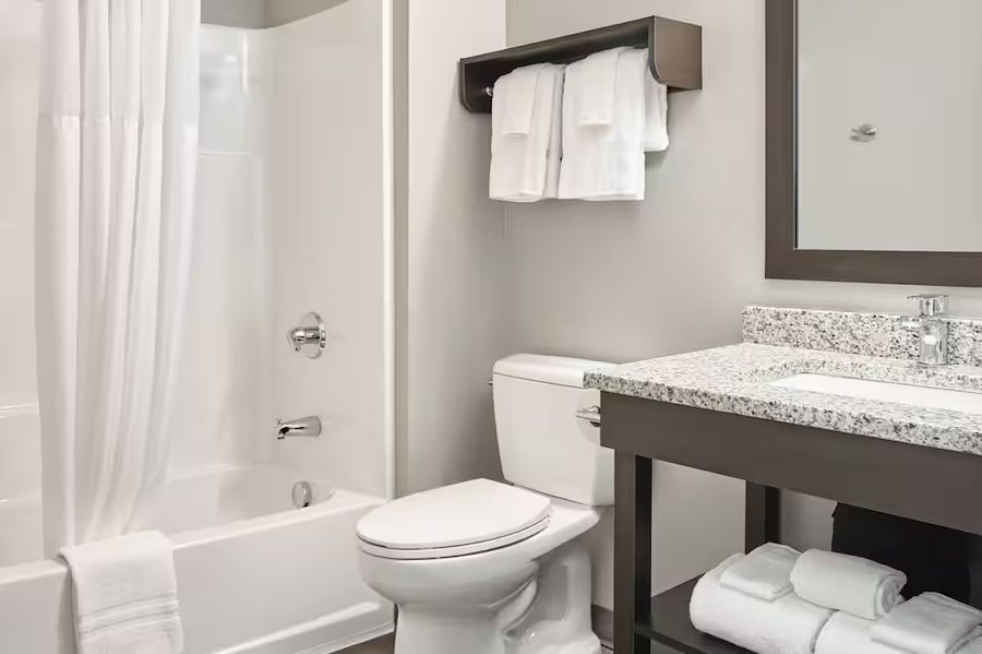 Country Inn Suites by Radisson Goldsboro NC — Bathroom