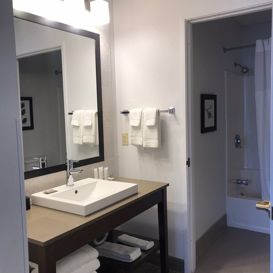 Country Inn Suites by Radisson Green Bay North WI — Bathroom